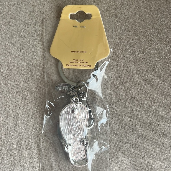 New Hawaiian Flip Flop Keychain 🩴 - Picture 4 of 4